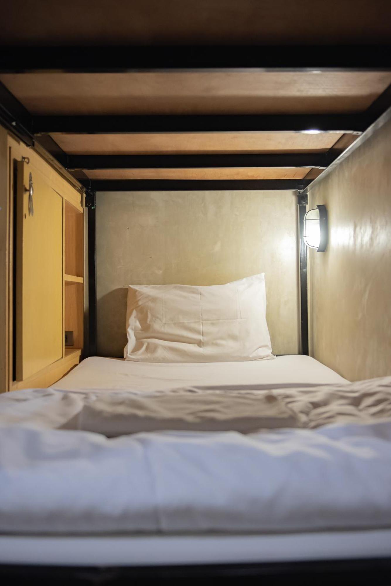 Cazz Hostel Bangkok Extérieur photo